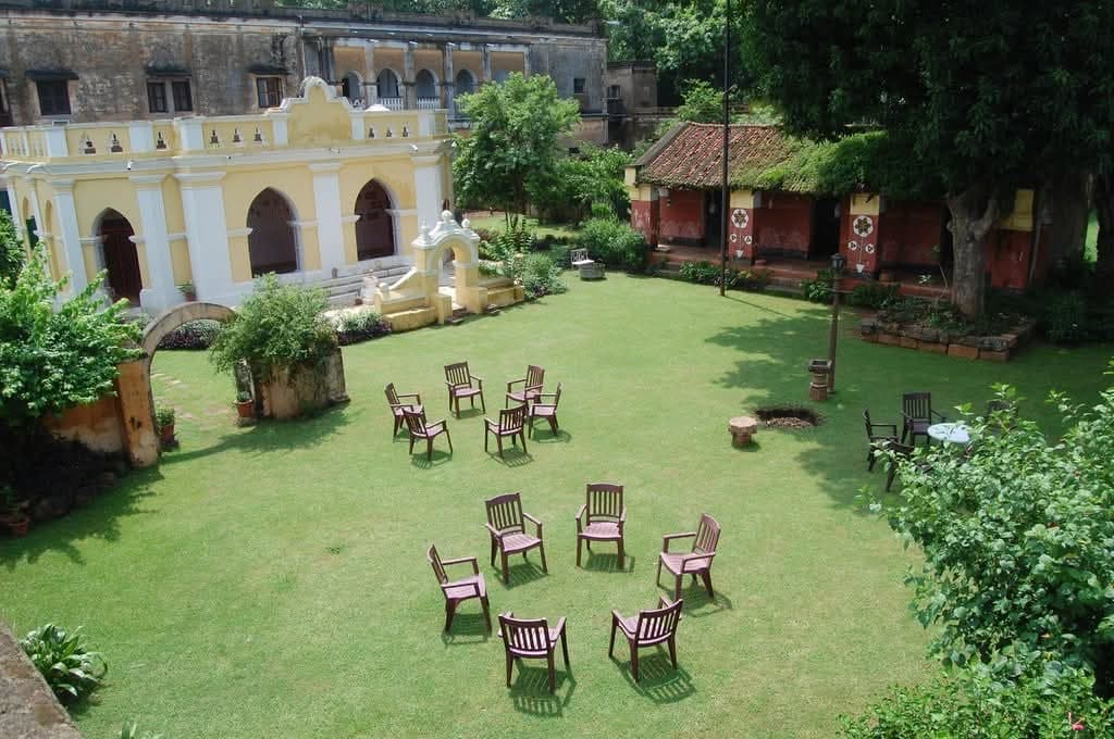 The green courtyard at Dhenkanal Palace